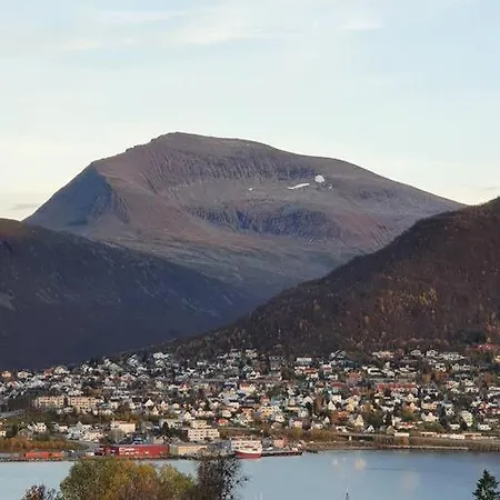 Cozy, With View In Lägenhet Tromsø