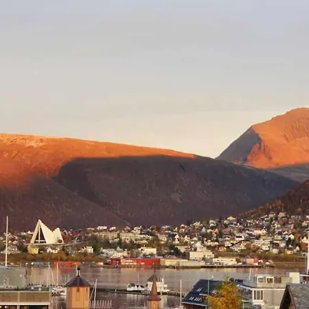 Cozy, With View In Apartman Tromsø