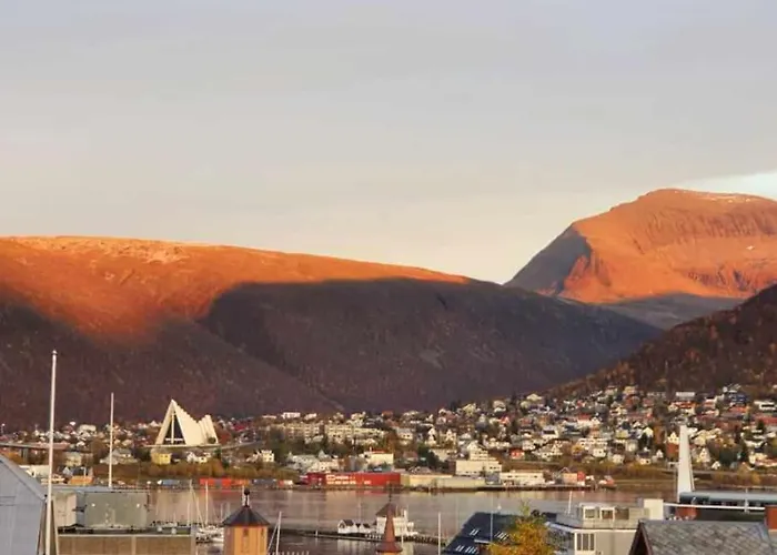 Cozy, With View In Appartamento Tromsø